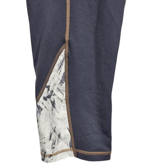 Athleta Printed Bare to Run Knicker Capri Length Gray/White Leggings Size M - Picture 6 of 10